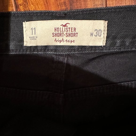 Hollister High Rise Distressed Denim Shorts - Black, Size 11(w30) - Picture 3 of 4